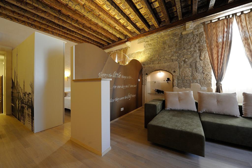 Desiderata Studio Apartment Split Room photo